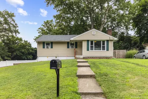 36 Park Avenue Ext, Montville, CT 06353