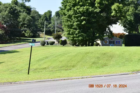 7 Rimmon Hill Rd, Beacon Falls, CT 06403