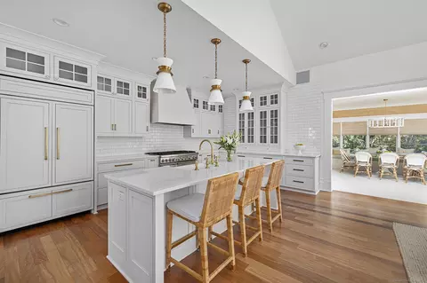 10 Oak Ln, Stonington, CT 06378
