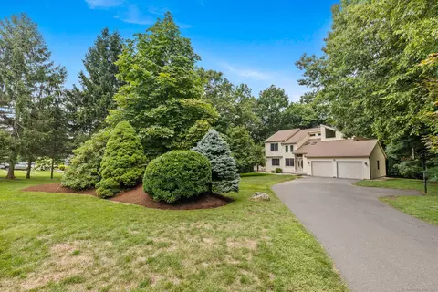 9 Knollwood Dr, Glastonbury, CT 06033
