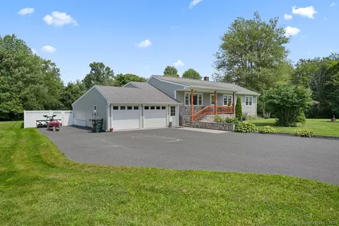 4 Crown View Dr, Newtown, CT 06482