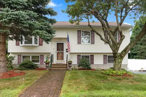 4 Joseph Ln, Hamden, CT 06514