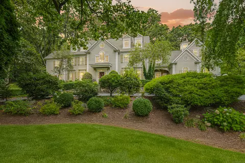 132 Lone Tree Farm Rd, New Canaan, CT 06840