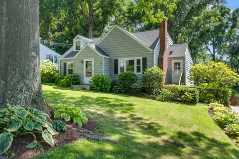 367 Woodridge Ave, Fairfield, CT 06825