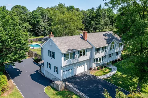 14 Pilgrim Ln, Newtown, CT 06482