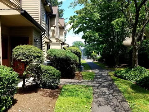 150 Hope St #8, Stamford, CT 06906