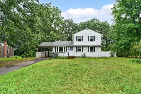 29 Heather Ln, Windsor Locks, CT 06096