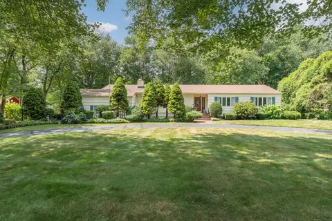 561 Skiff St, North Haven, CT 06473