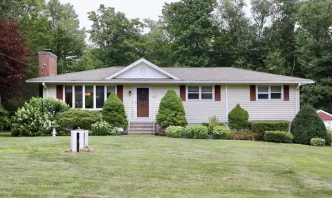 747 Old Pent Rd, Guilford, CT 06437