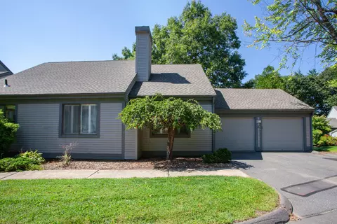 13 Crossroads Ln #13, Avon, CT 06001
