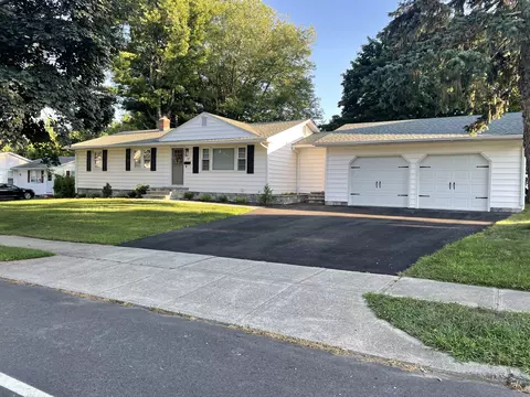 325 Pond Point Ave, Milford, CT 06460