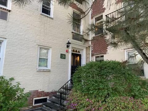 126 Woodside Green St #1B, Stamford, CT 06905