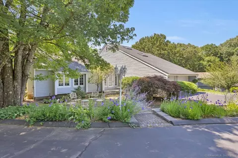 127 Stanley Dr, Glastonbury, CT 06033