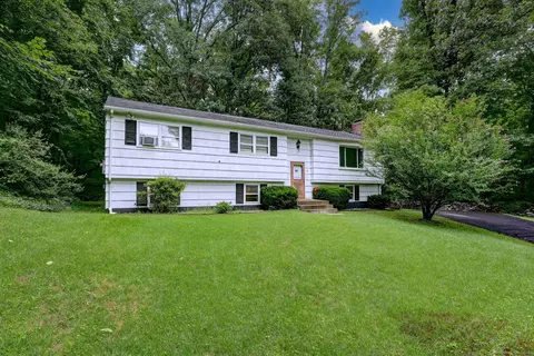 33 Jeremiah Rd, Newtown, CT 06482