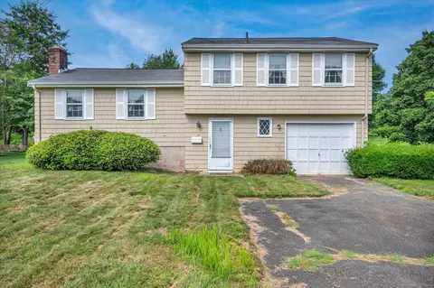 17 Blue Orchard Dr, Middletown, CT 06457