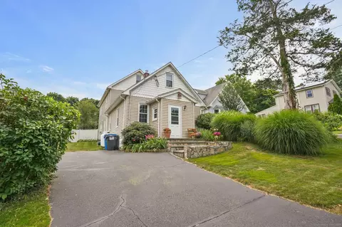 33 Sunset Ave, Trumbull, CT 06611