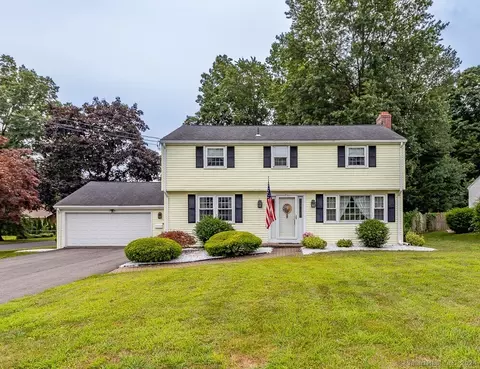 93 Grandview Dr, Newington, CT 06111