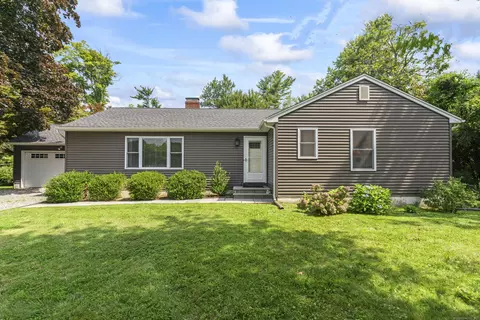 10 Knollwood Dr, Newtown, CT 06470