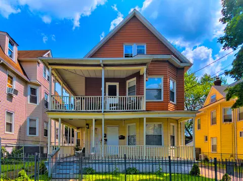 33-35 Adelaide St, Hartford, CT 06114