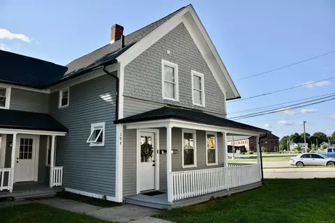 194 School St, Putnam, CT 06260