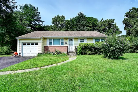 11 Mitchell Dr, Bloomfield, CT 06002