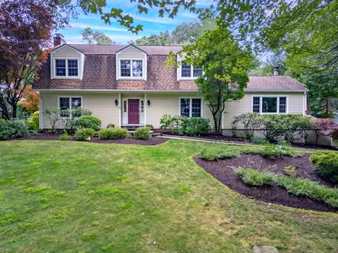 28 Heritage Ct, Wilton, CT 06897