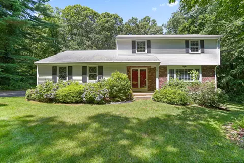 95 Rocky Rest Rd, Shelton, CT 06484