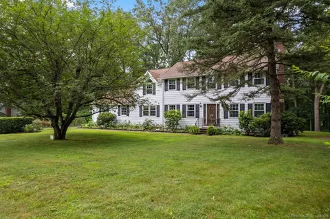 150 Carriage Dr, Middlebury, CT 06762