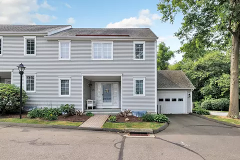 210 Hickory Woods Ln #210, Stratford, CT 06614