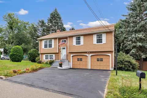 25 Sullivan Pl, Bridgeport, CT 06610