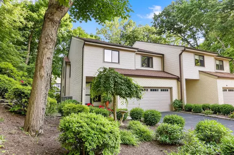 500 River Rd #15, Greenwich, CT 06807