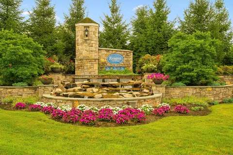 728 Center Meadow Ln #728, Danbury, CT 06810