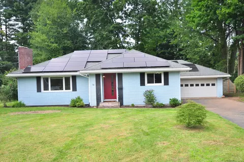 14 Whitehill Dr, West Hartford, CT 06117
