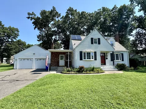530 Ash Dr, Windsor Locks, CT 06096