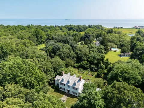 221 Vineyard Point Rd, Guilford, CT 06437
