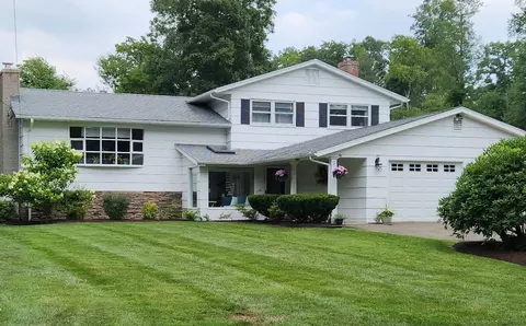 40 Wagner Dr, Hamden, CT 06518