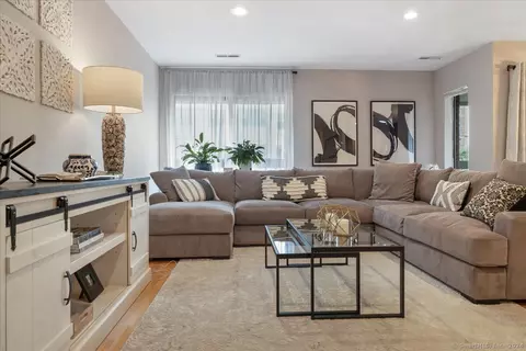 25 2nd St #B2, Stamford, CT 06905