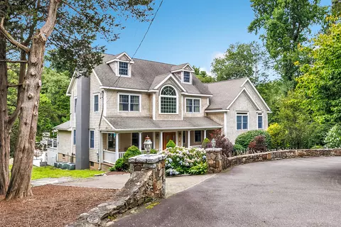 86 Walnut Tree Hill Rd, Shelton, CT 06484