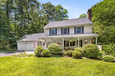 31 Oak Leaf Cir, Coventry, CT 06238