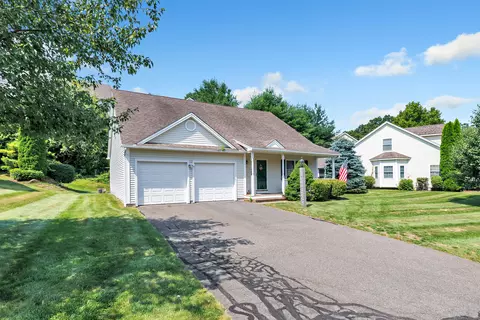 302 Spruce Hill Dr #302, Oxford, CT 06478