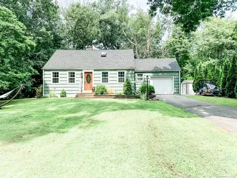 15 Belair Dr, Plainfield, CT 06354