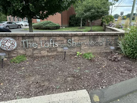 10 Main St #204, Berlin, CT 06037