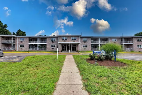40 Chapel St #201, Milford, CT 06460