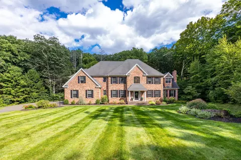 586 Deercliff Rd, Avon, CT 06001