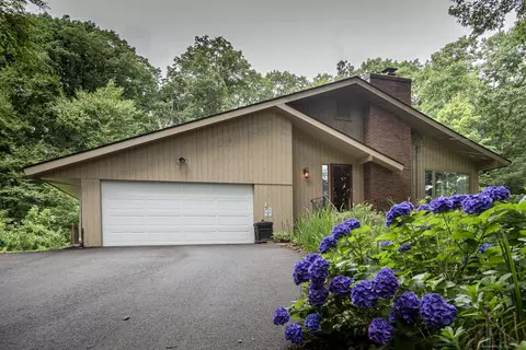 11 Green Hills Dr, Bolton, CT 06043