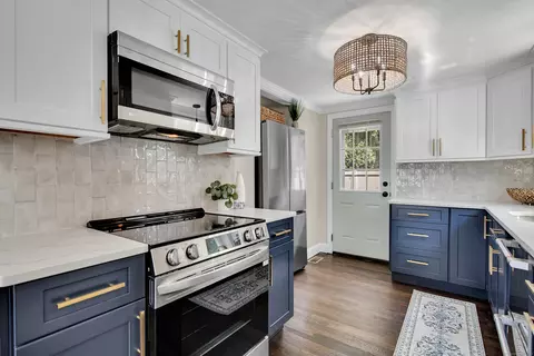 11 Thompson Ln, Old Saybrook, CT 06475