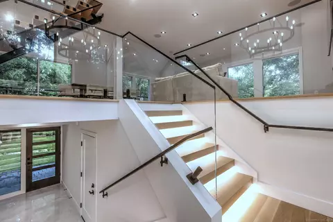 355 Whitney Ave, Trumbull, CT 06611