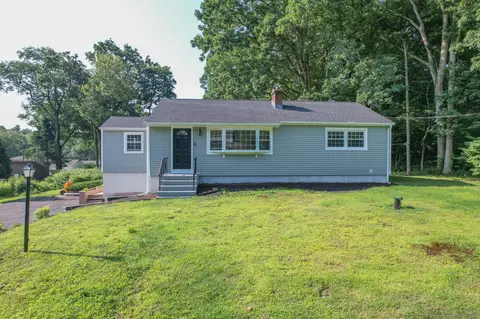 8 Maple Dr, Prospect, CT 06712
