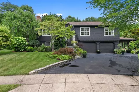 95 Wendy Rd, Milford, CT 06460