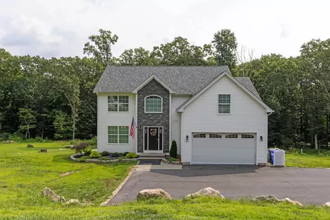 124 Briar Hill Rd, Groton, CT 06340